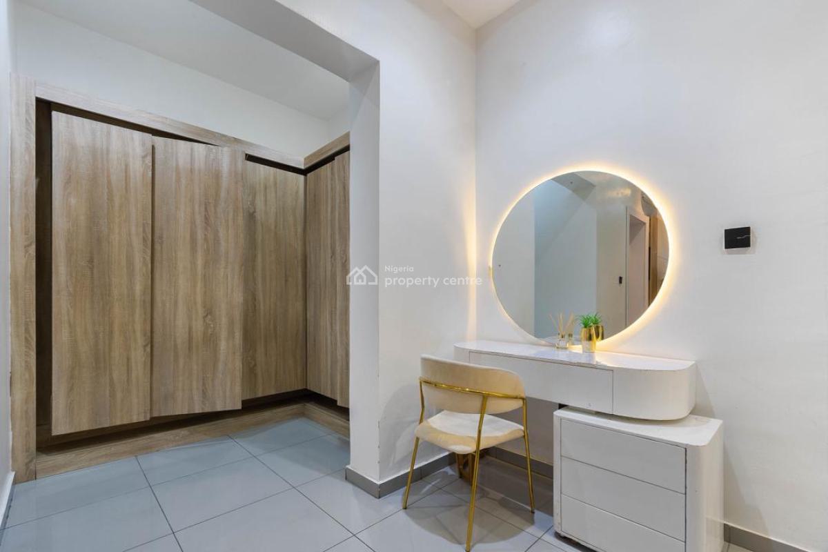 Beautifully Furnished Luxurious 5bedroom Self Compound with Snooker &, Lekki Phase 1, Lekki, Lagos, Flat / Apartment Short Let