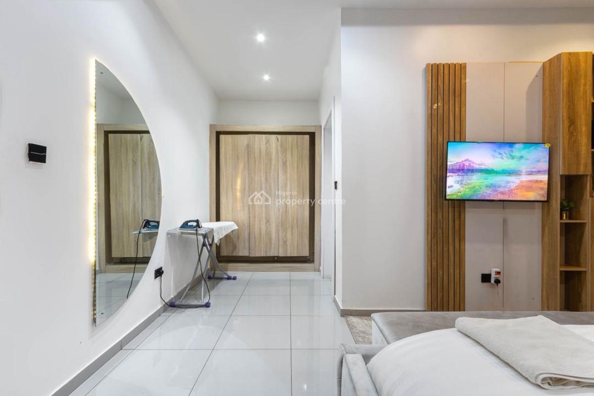 Beautifully Furnished Luxurious 5bedroom Self Compound with Snooker &, Lekki Phase 1, Lekki, Lagos, Flat / Apartment Short Let