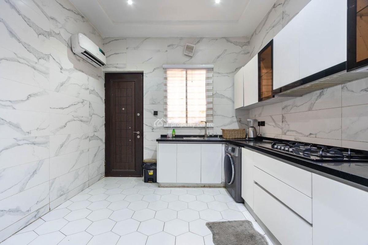 Beautifully Furnished Luxurious 5bedroom Self Compound with Snooker &, Lekki Phase 1, Lekki, Lagos, Flat / Apartment Short Let