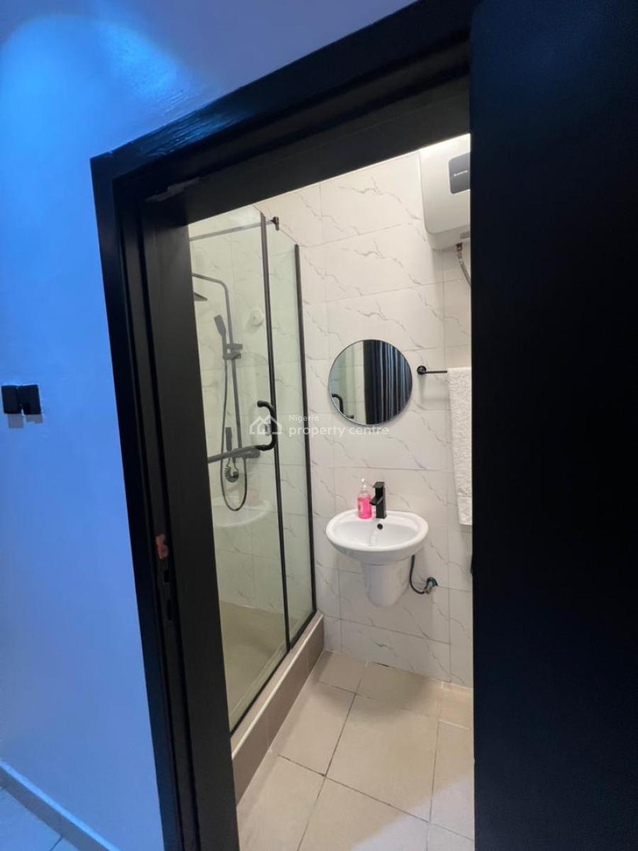 Opulent 3 Bedrooms! Apartment Located in Agungi, Osapa, Lekki, Lagos, Flat / Apartment Short Let