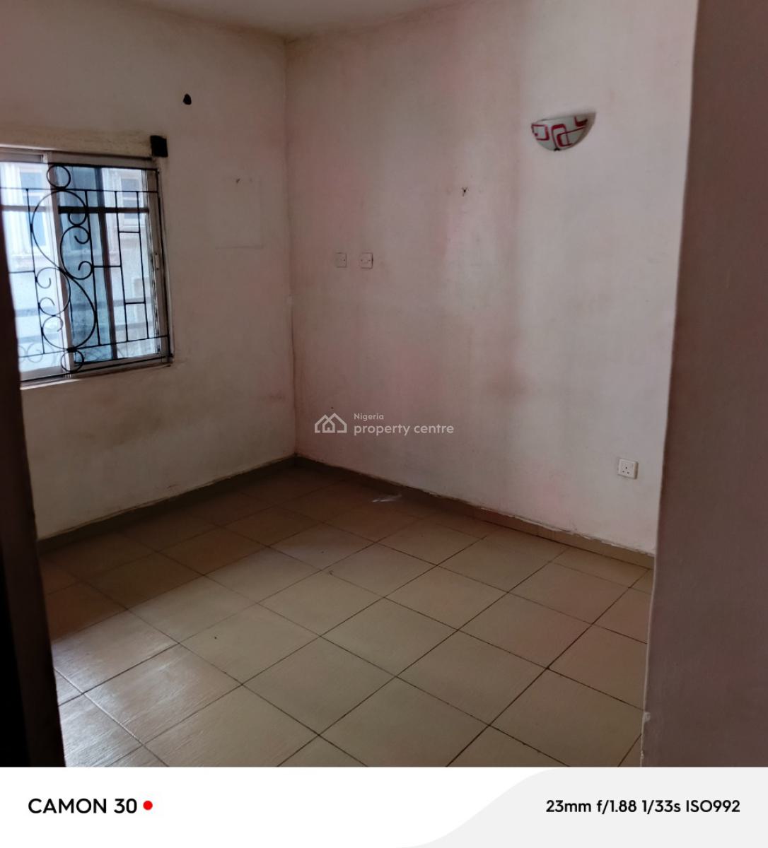 Give Away 2 Bedroom Flat in Fagbile Estate, Isolo, Lagos, Flat / Apartment for Rent