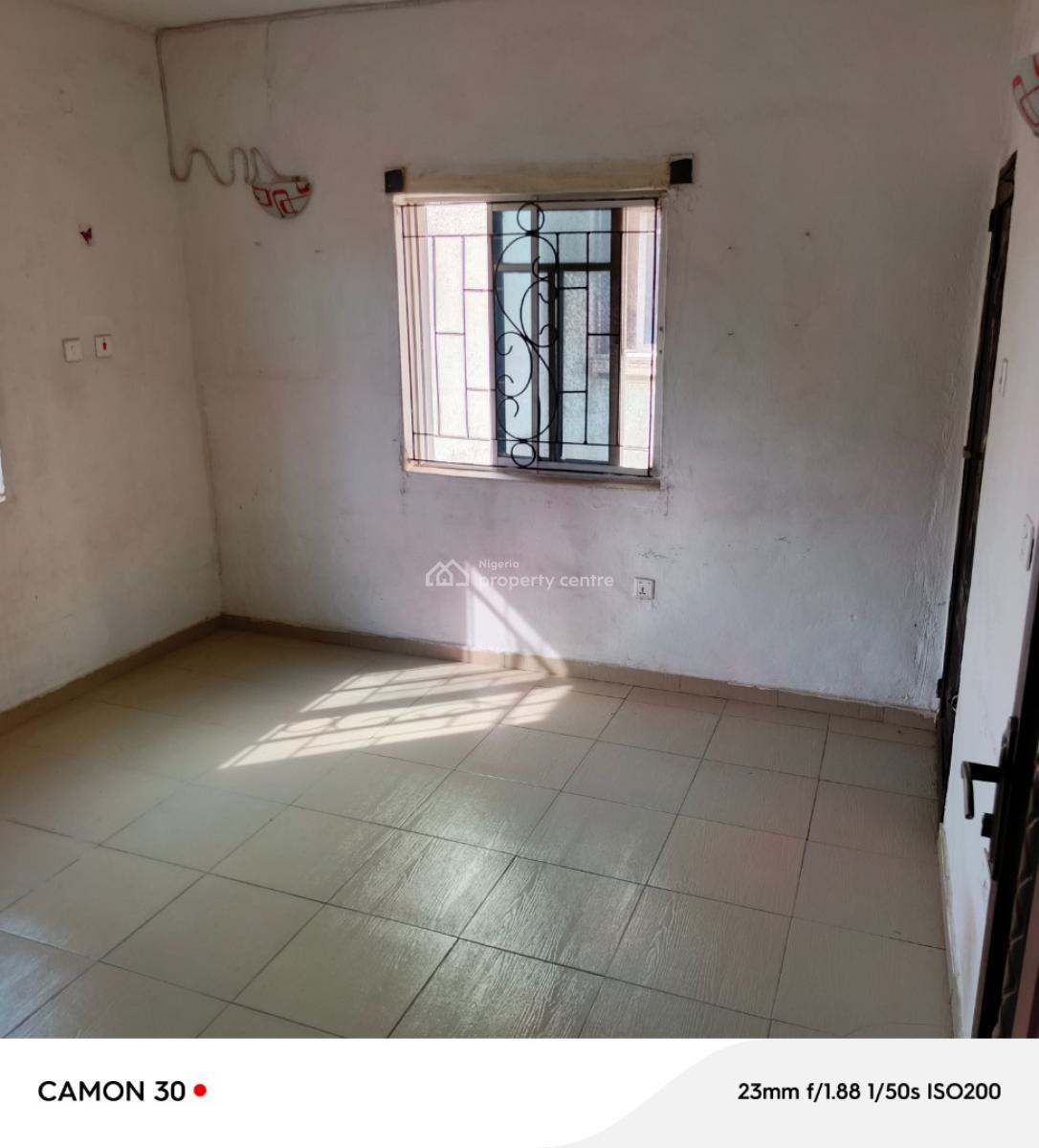 Give Away 2 Bedroom Flat in Fagbile Estate, Isolo, Lagos, Flat / Apartment for Rent