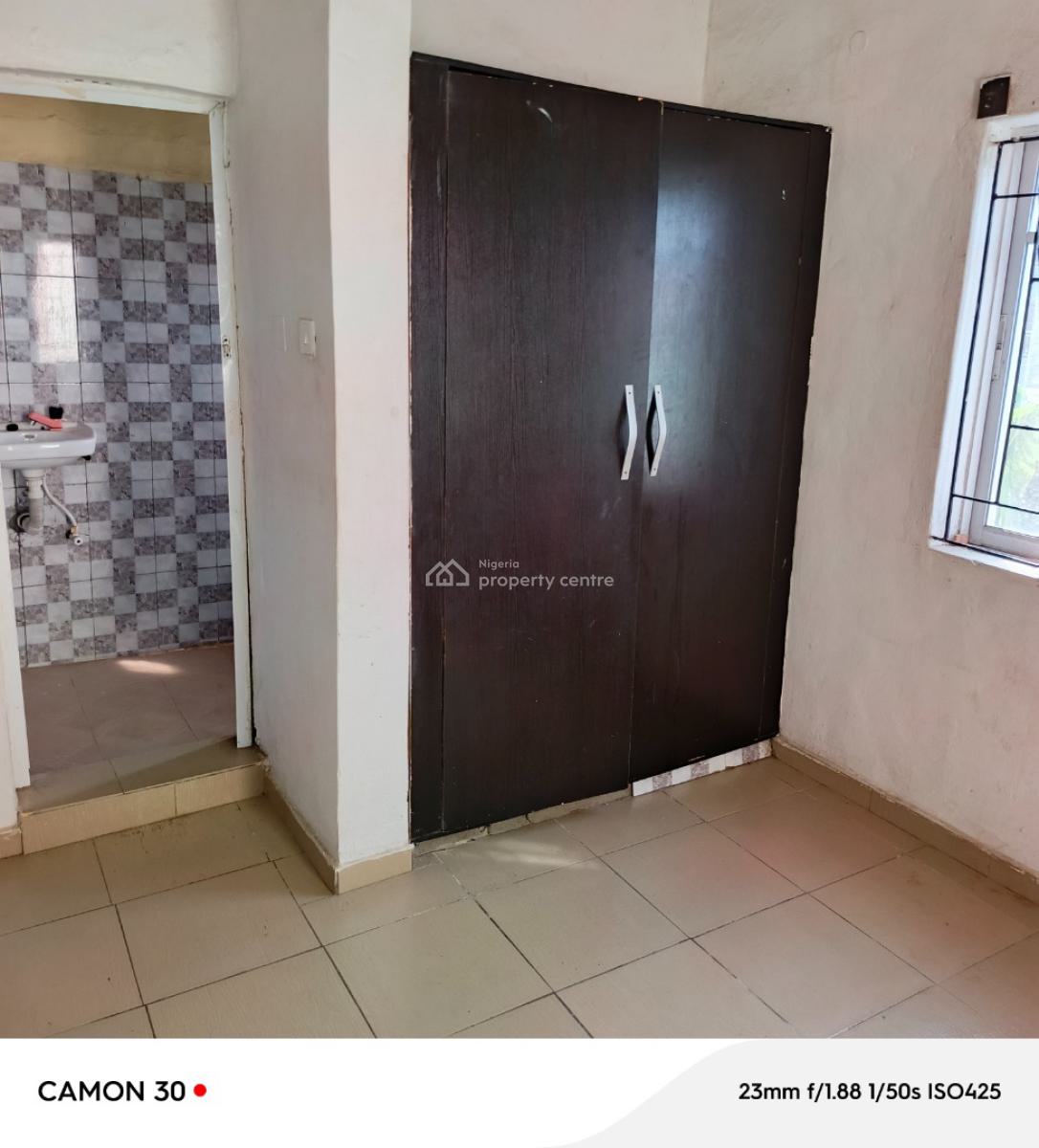 Give Away 2 Bedroom Flat in Fagbile Estate, Isolo, Lagos, Flat / Apartment for Rent