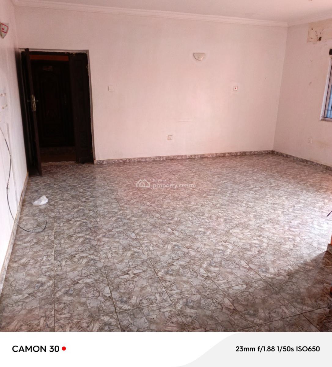 Give Away 2 Bedroom Flat in Fagbile Estate, Isolo, Lagos, Flat / Apartment for Rent