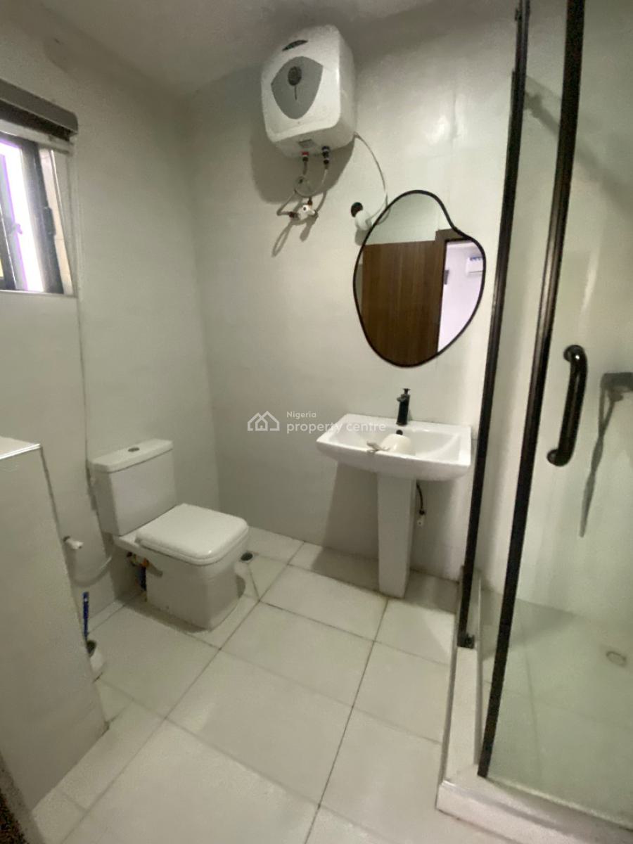 Well Built 2 Bedroom Apartment, Lekki Phase 1, Lekki, Lagos, Block of Flats for Sale