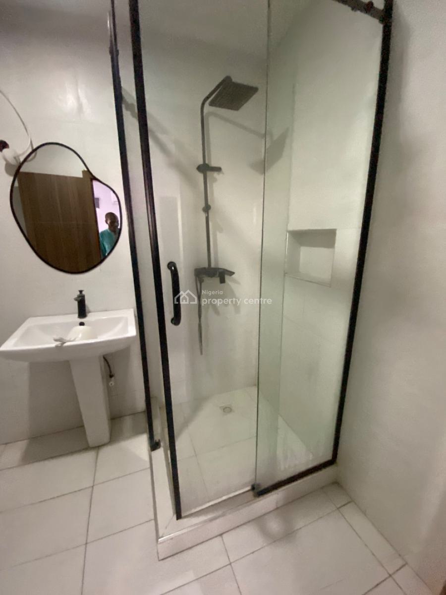 Well Built 2 Bedroom Apartment, Lekki Phase 1, Lekki, Lagos, Block of Flats for Sale