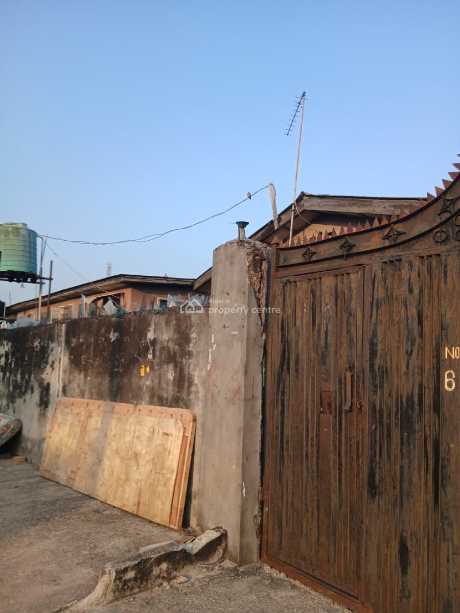 Decent Bungalow on a Full Plot (estate), Onike, Yaba, Lagos, Detached Bungalow for Sale