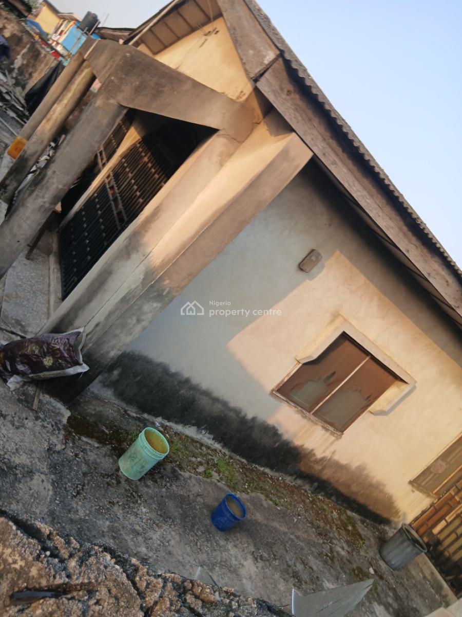 Decent Bungalow on a Full Plot (estate), Onike, Yaba, Lagos, Detached Bungalow for Sale