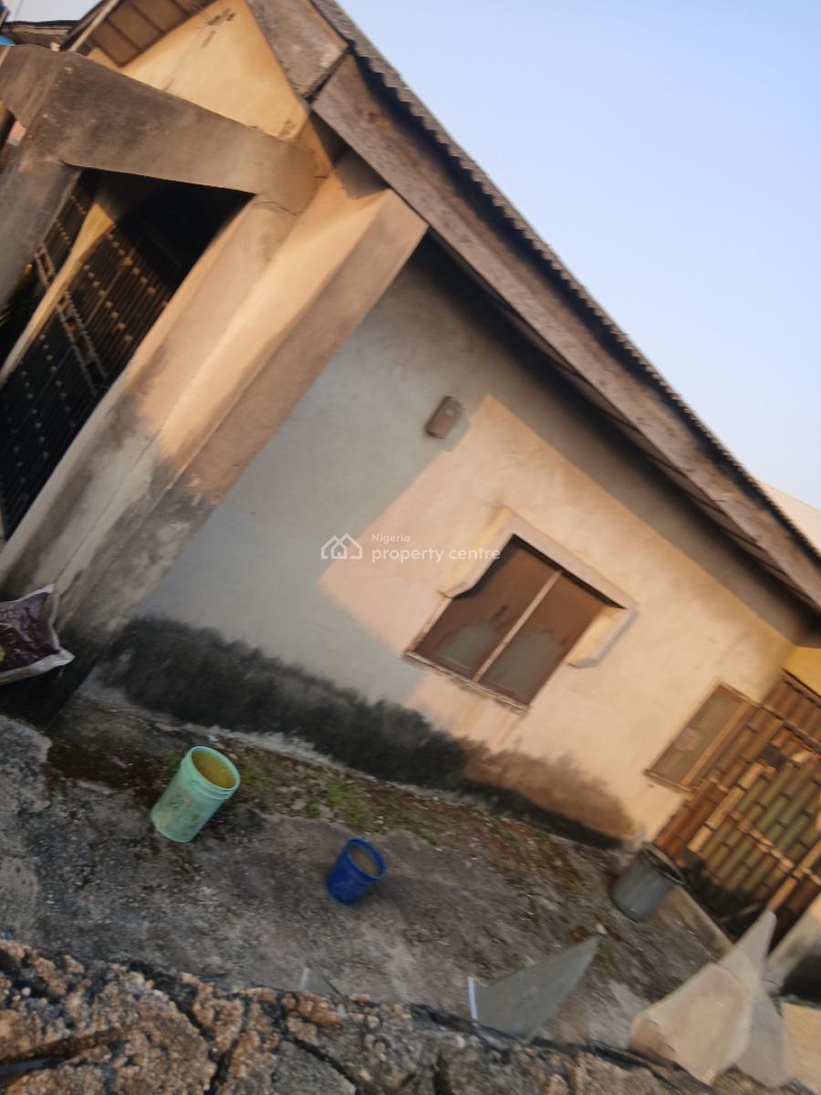 Decent Bungalow on a Full Plot (estate), Onike, Yaba, Lagos, Detached Bungalow for Sale