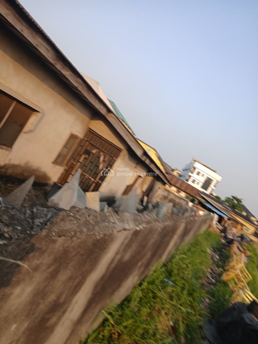 Decent Bungalow on a Full Plot (estate), Onike, Yaba, Lagos, Detached Bungalow for Sale