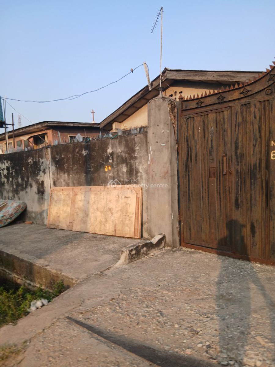 Decent Bungalow on a Full Plot (estate), Onike, Yaba, Lagos, Detached Bungalow for Sale