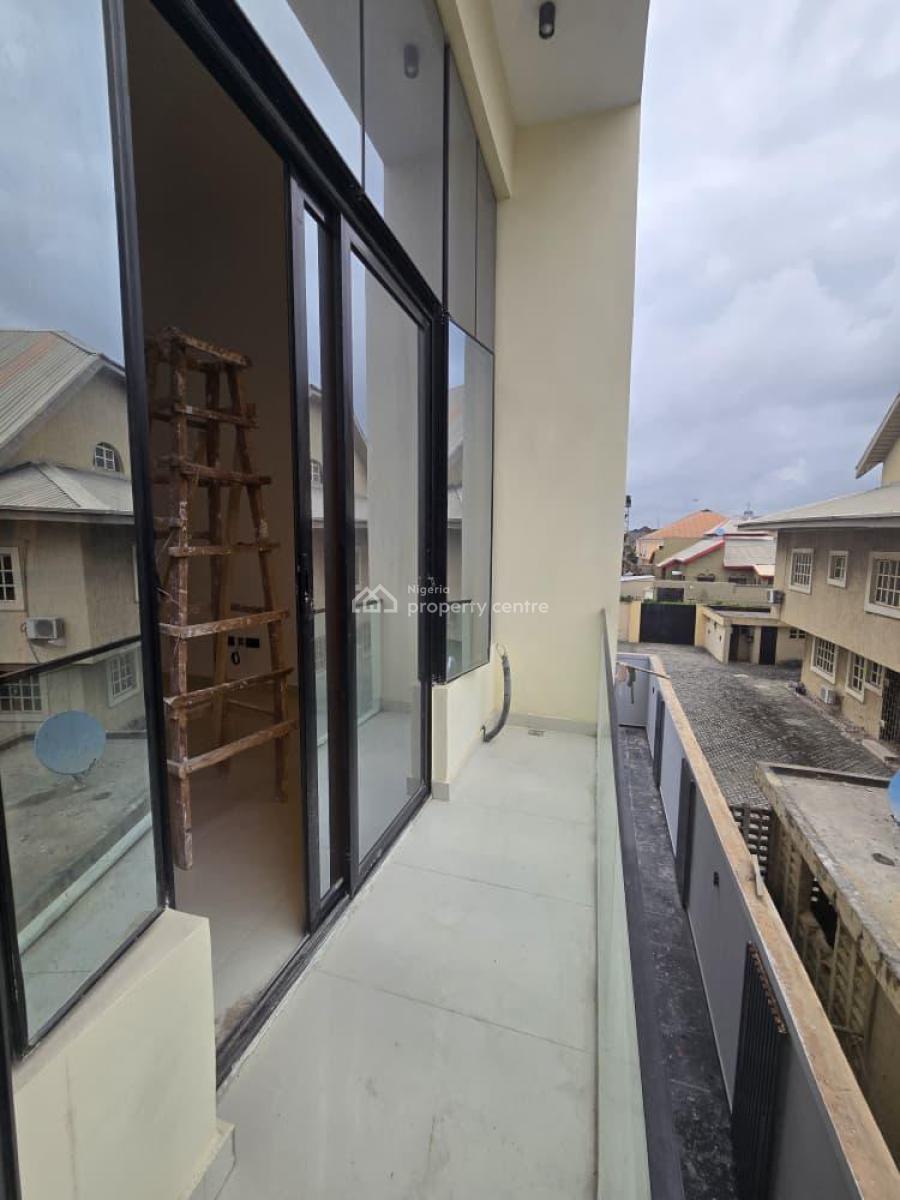 Lovely 3 Bedroom Apartment with a Pool and Gym, Lekki Phase 1, Lekki, Lagos, Flat / Apartment for Sale