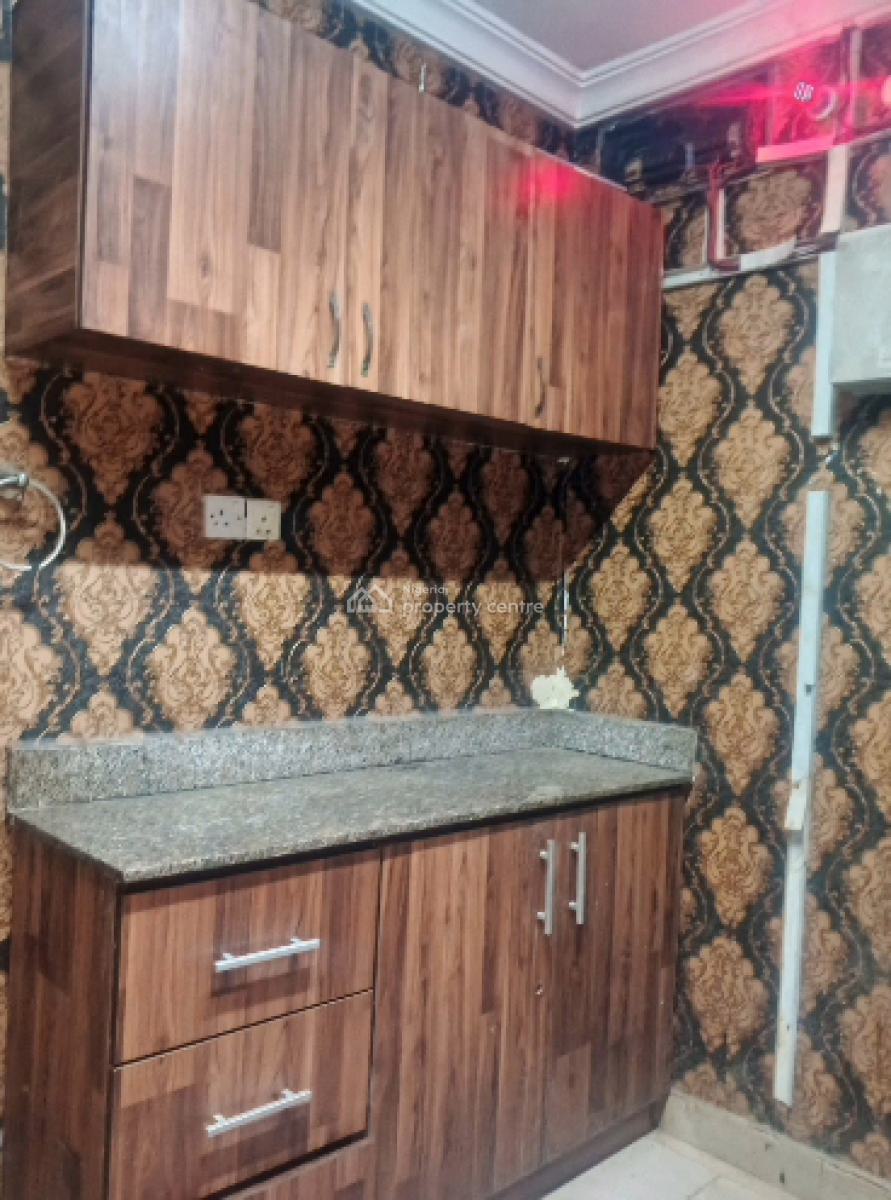 3 Bedroom Flat, Off Commercial Avenue, Sabo, Yaba, Lagos, Flat / Apartment for Rent