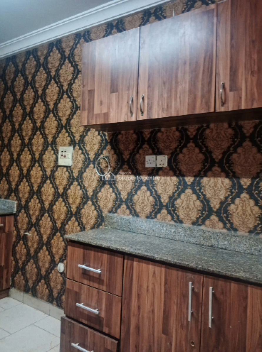 3 Bedroom Flat, Off Commercial Avenue, Sabo, Yaba, Lagos, Flat / Apartment for Rent