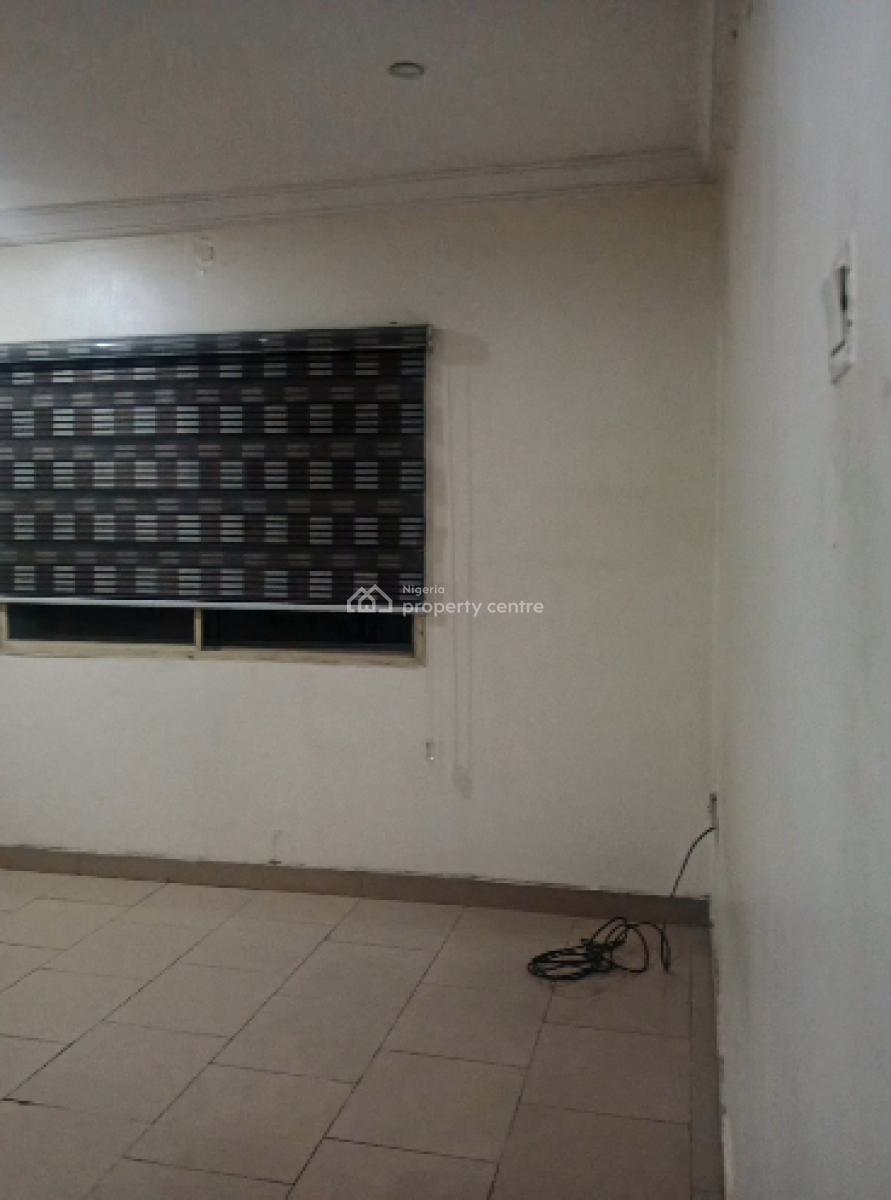 3 Bedroom Flat, Off Commercial Avenue, Sabo, Yaba, Lagos, Flat / Apartment for Rent