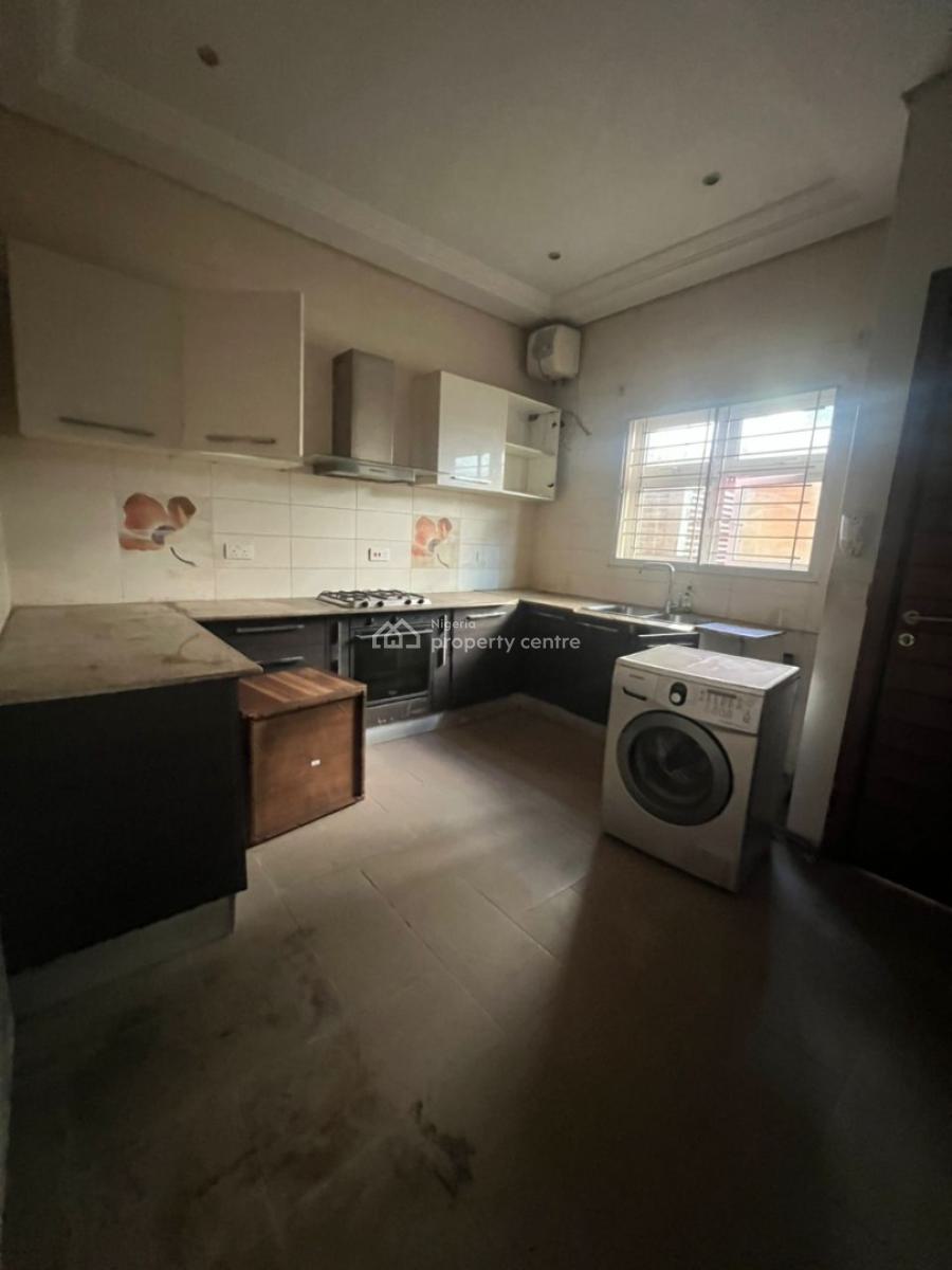 Spacious 4 Bedroom Semi Detached Duplex, Lekki Phase 1, Lekki, Lagos, Flat / Apartment for Rent