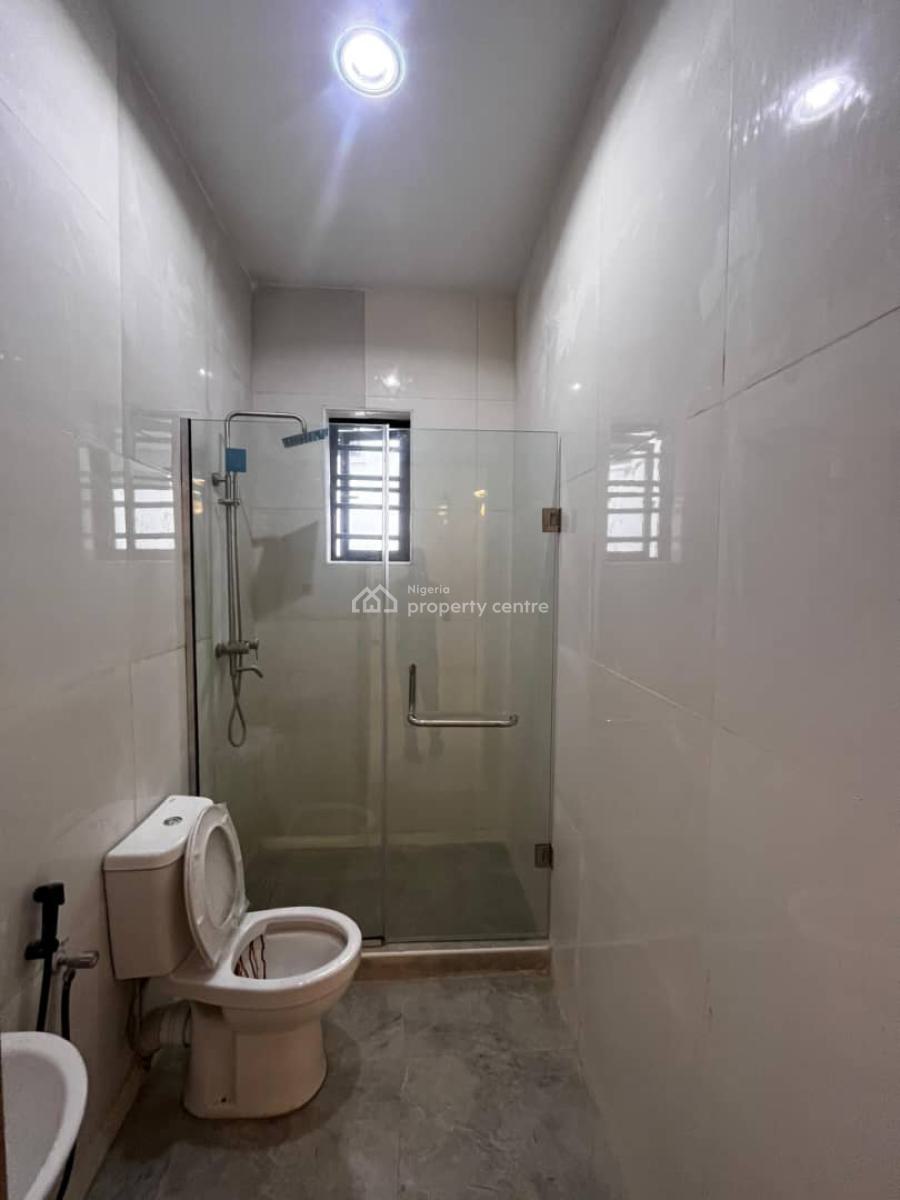 Spacious 4 Bedroom Semi Detached Duplex, Lekki Phase 1, Lekki, Lagos, Flat / Apartment for Rent
