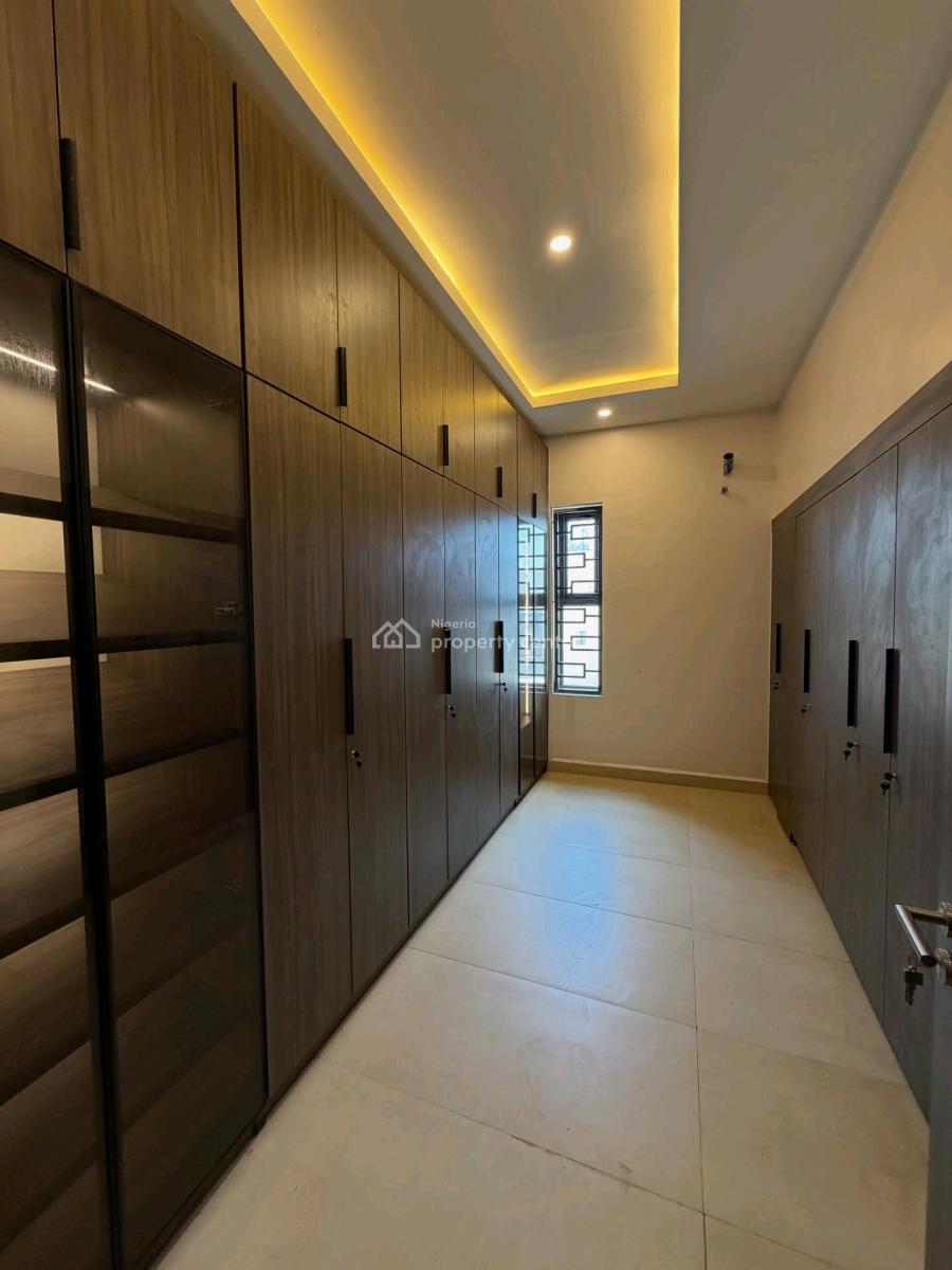 Solid Home with Everything You Need in a Good Location, Guzape District, Abuja, House for Sale