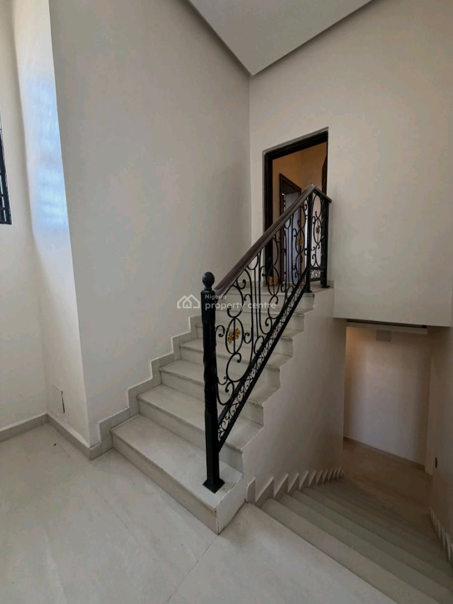 Solid Home with Everything You Need in a Good Location, Guzape District, Abuja, House for Sale