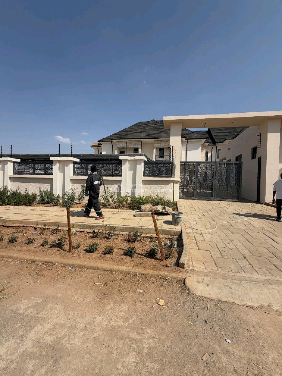 Solid Home with Everything You Need in a Good Location, Guzape District, Abuja, House for Sale