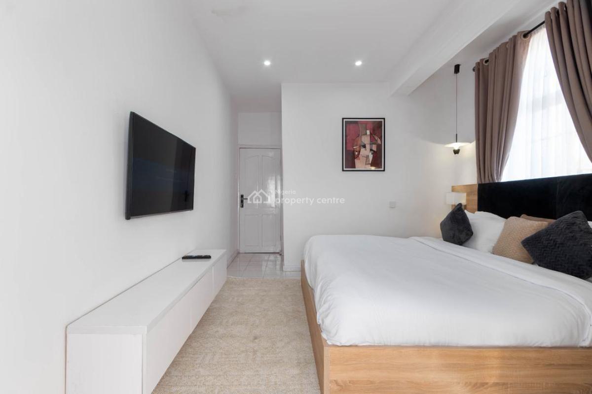 Waterfront 4 Bedroom Apartment, Lekki Phase 1, Lekki, Lagos, Flat / Apartment Short Let