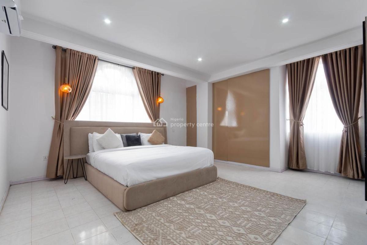 Waterfront 4 Bedroom Apartment, Lekki Phase 1, Lekki, Lagos, Flat / Apartment Short Let
