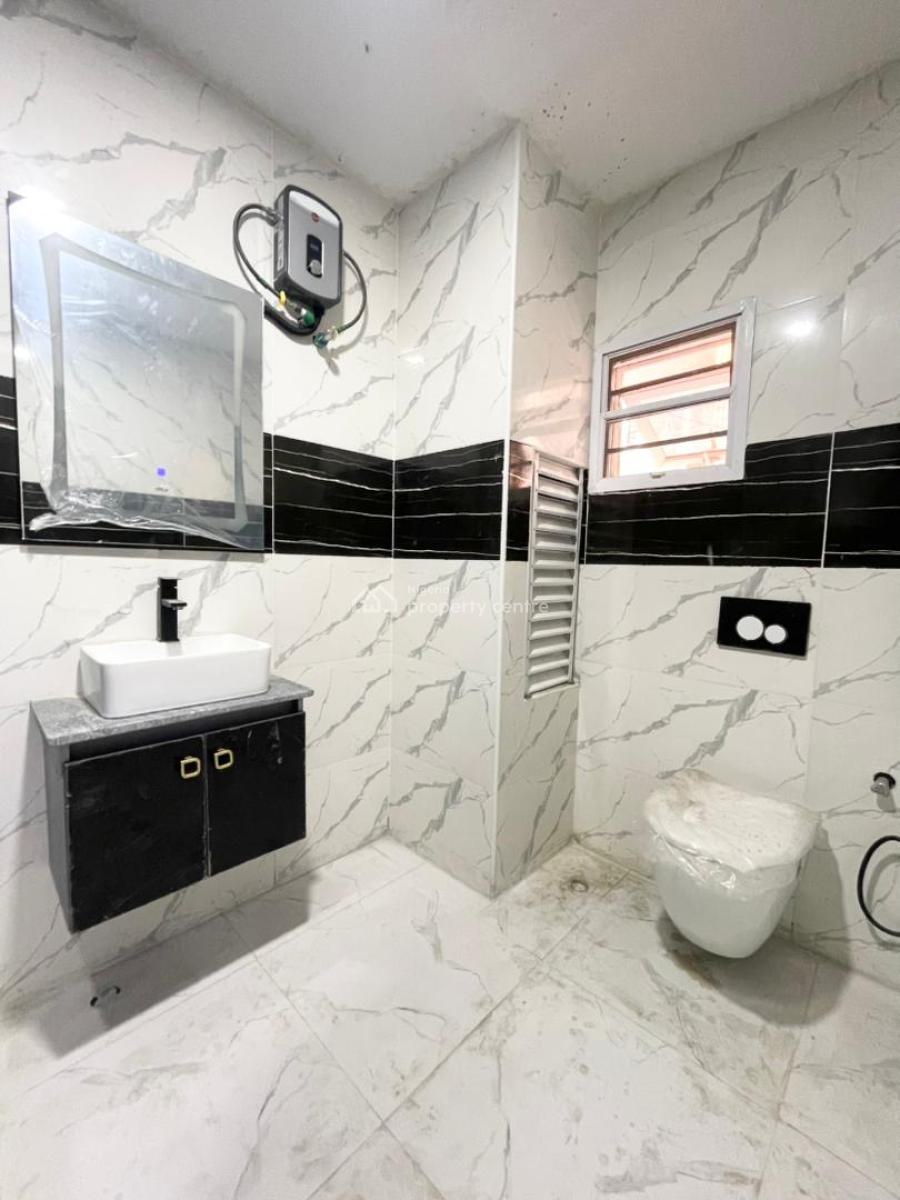 2/3 Bedroom Apartment, Lekki Phase 1, Lekki, Lagos, Flat / Apartment for Sale