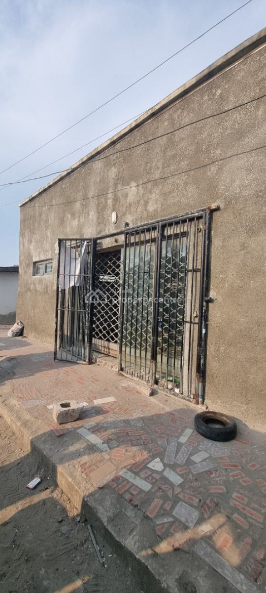 an Open Office Space Facing Junction Road Viable for Commercial, Okun-ajah Junction Lekki Eti-osa Ajah, Lekki, Lagos, Shop for Rent