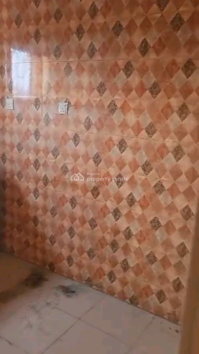 Decent 3 Bedrooms Up Flat All Rooms Ensuite N Guest Toilet All Tiled, Medina Estate, Medina, Gbagada, Lagos, Flat / Apartment for Rent