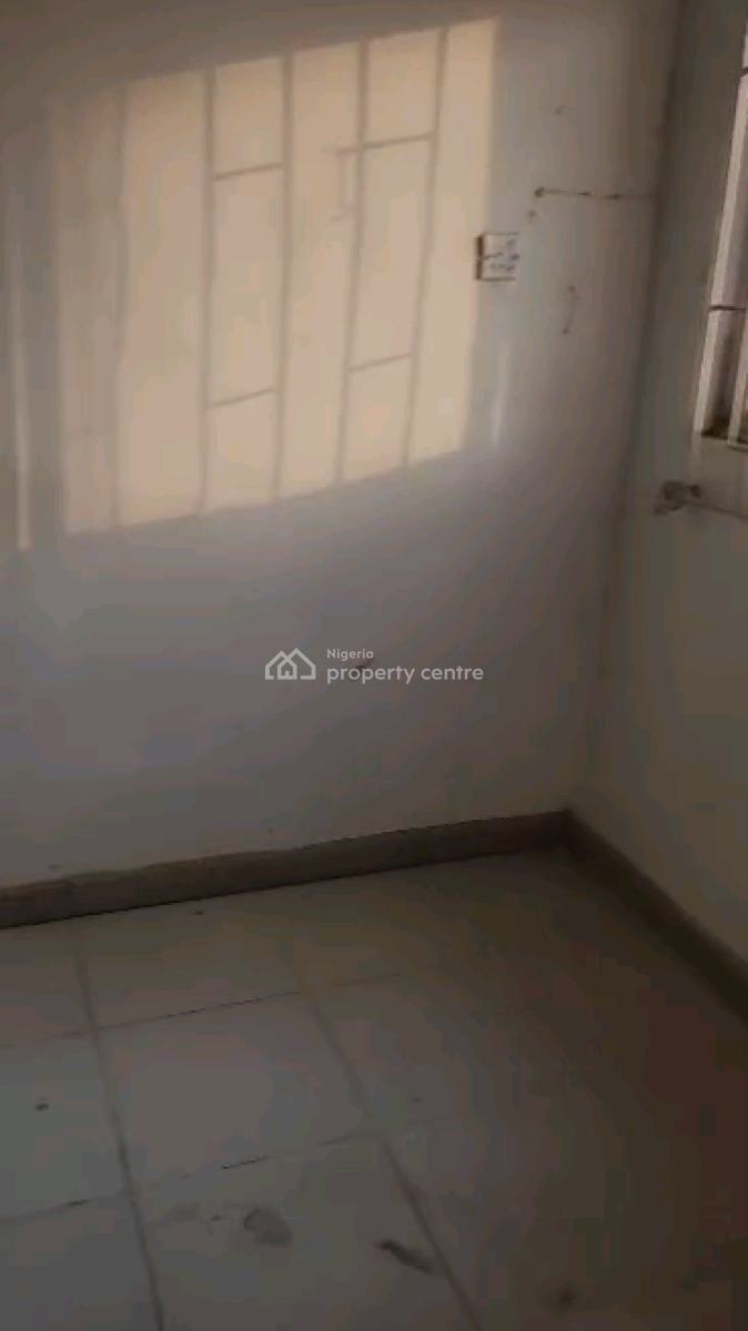 Decent 3 Bedrooms Up Flat All Rooms Ensuite N Guest Toilet All Tiled, Medina Estate, Medina, Gbagada, Lagos, Flat / Apartment for Rent