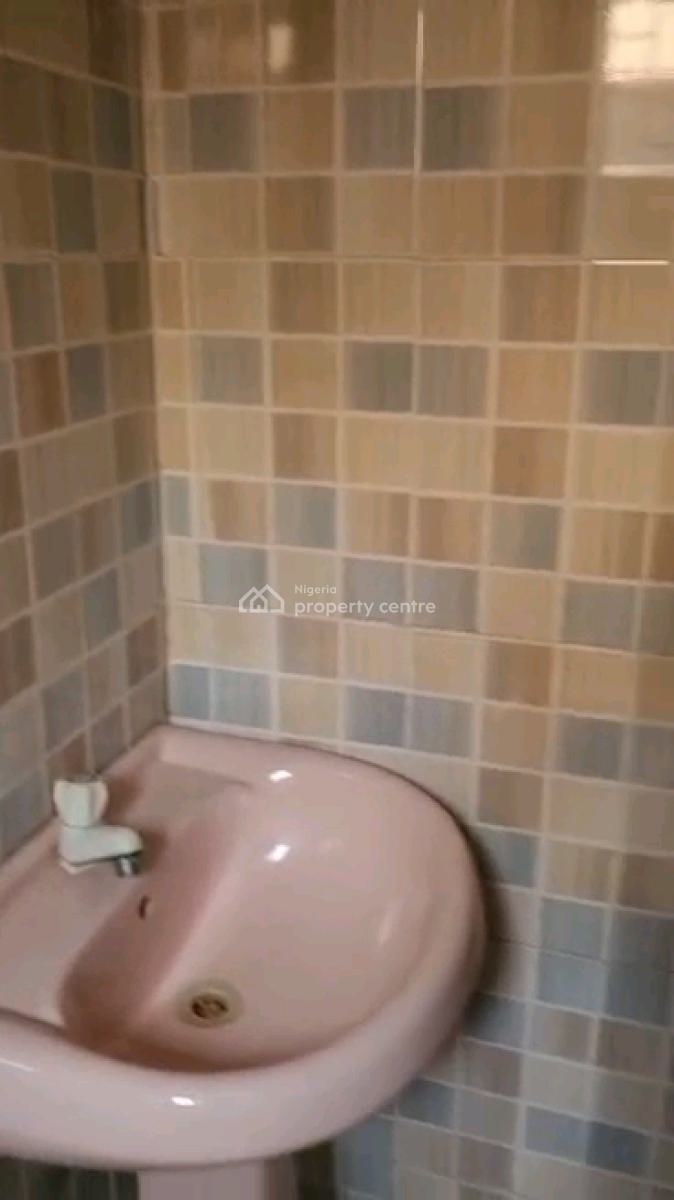 Decent 3 Bedrooms Up Flat All Rooms Ensuite N Guest Toilet All Tiled, Medina Estate, Medina, Gbagada, Lagos, Flat / Apartment for Rent