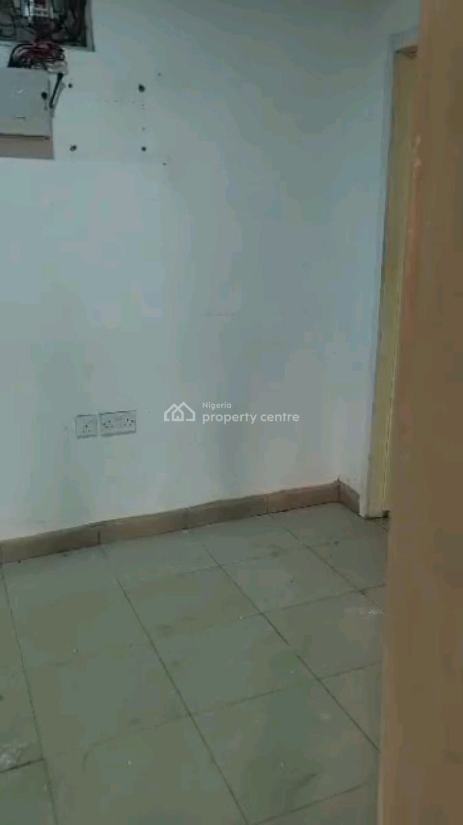 Decent 3 Bedrooms Up Flat All Rooms Ensuite N Guest Toilet All Tiled, Medina Estate, Medina, Gbagada, Lagos, Flat / Apartment for Rent