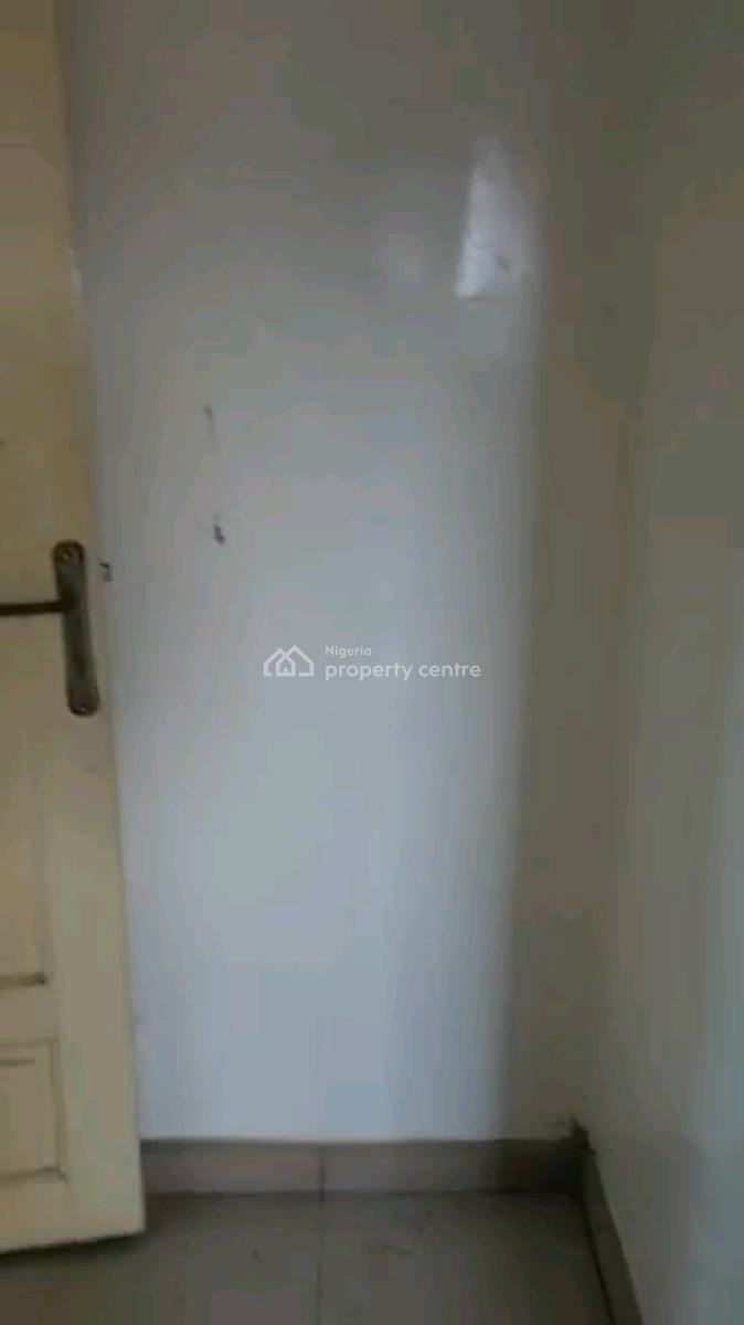 Decent 3 Bedrooms Up Flat All Rooms Ensuite N Guest Toilet All Tiled, Medina Estate, Medina, Gbagada, Lagos, Flat / Apartment for Rent