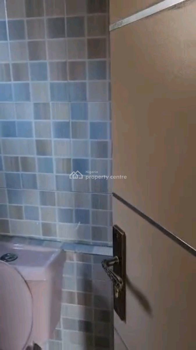 Decent 3 Bedrooms Up Flat All Rooms Ensuite N Guest Toilet All Tiled, Medina Estate, Medina, Gbagada, Lagos, Flat / Apartment for Rent