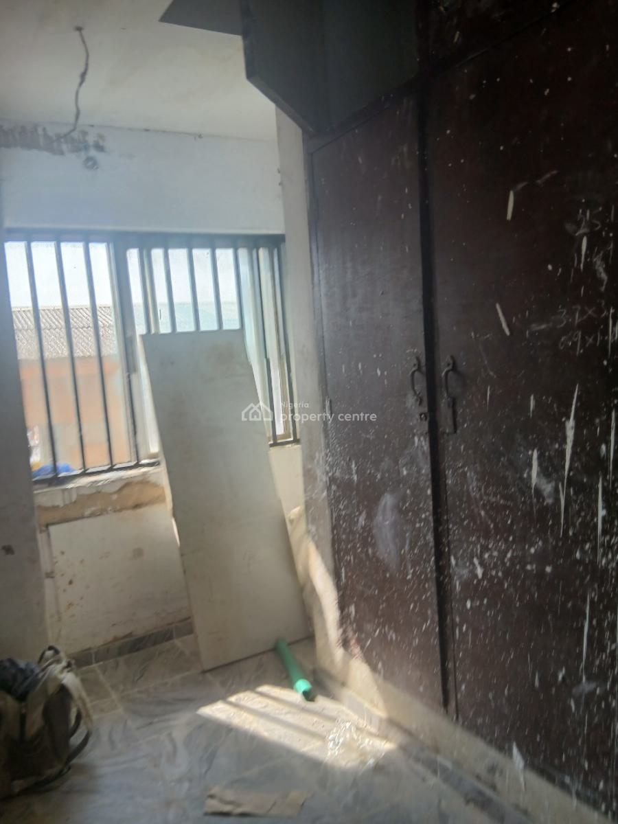 Decently Renovated 3 Bedroom, Shomolu, Lagos, Flat / Apartment for Rent