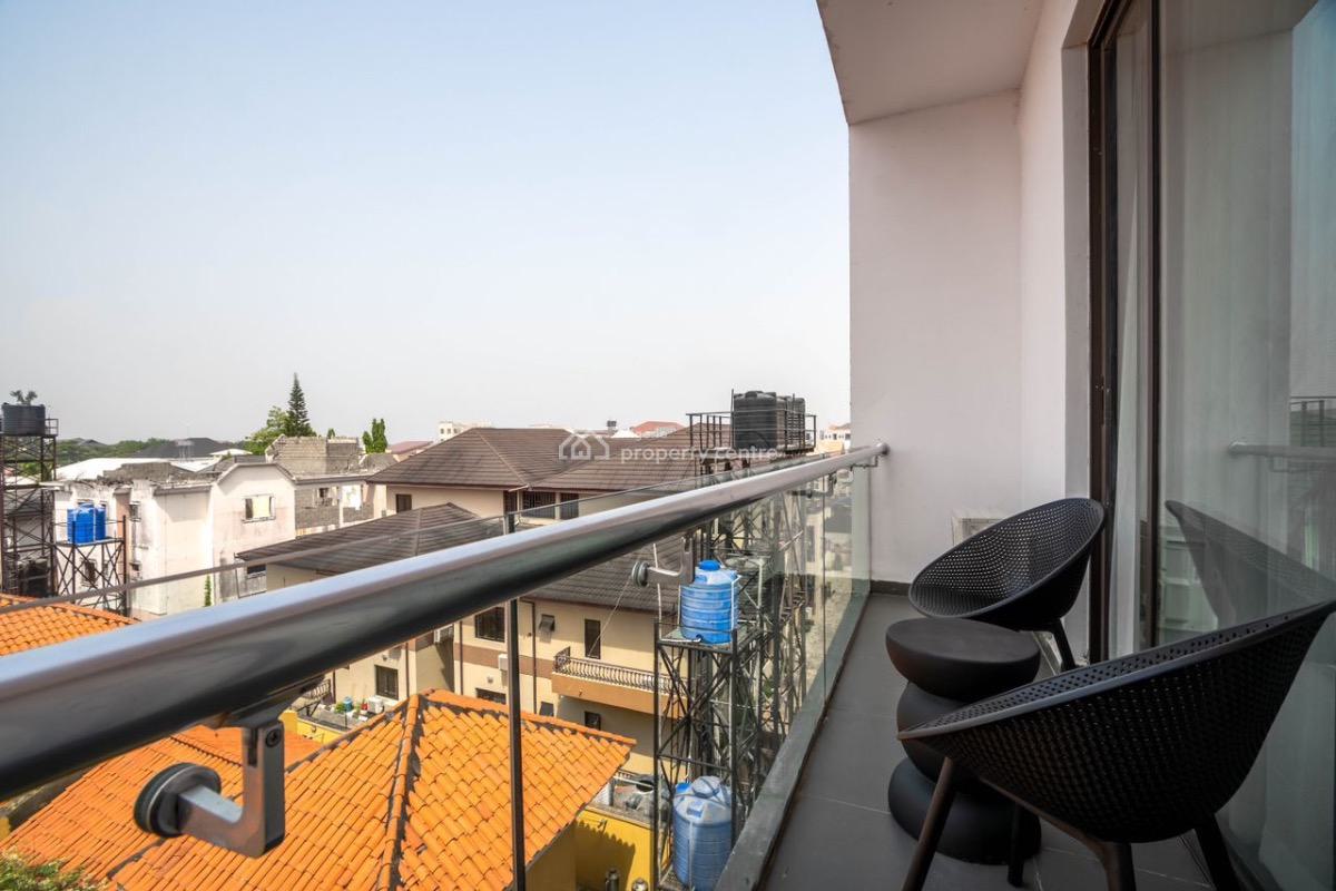 Newly Revamped 2 Bedroom Apartment with Swimming Pool, Gym and Ps5, Signature Residence, Lekki Phase 1, Lekki, Lagos, Flat / Apartment Short Let