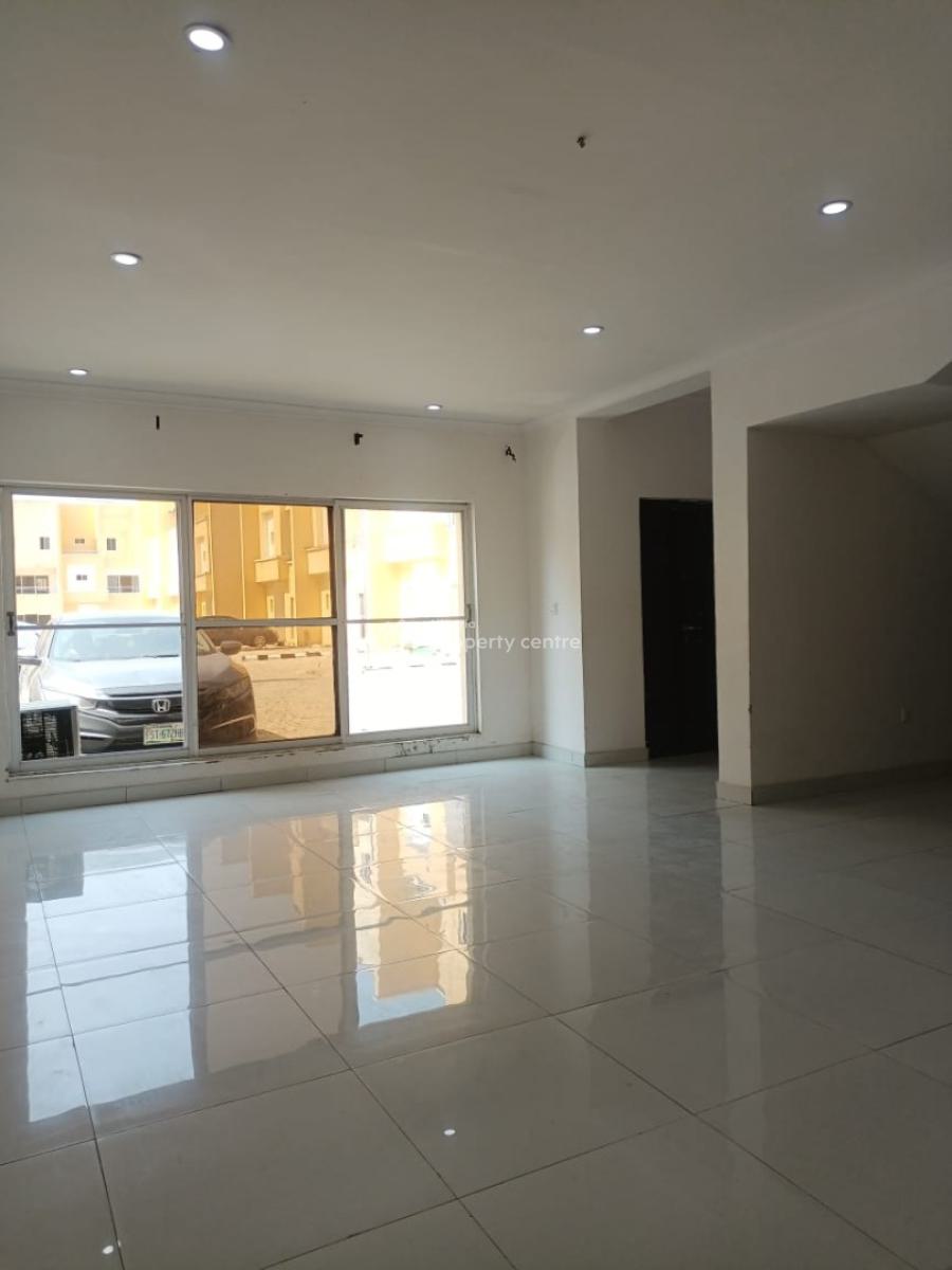Large Studio Apartment in an Estate, Lekki, Lagos, Flat / Apartment for Rent