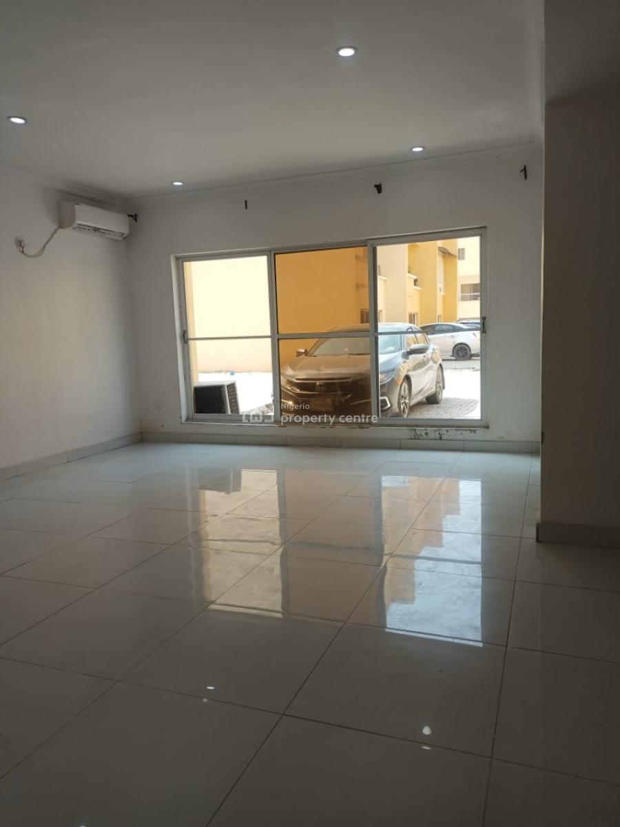 Large Studio Apartment in an Estate, Lekki, Lagos, Flat / Apartment for Rent