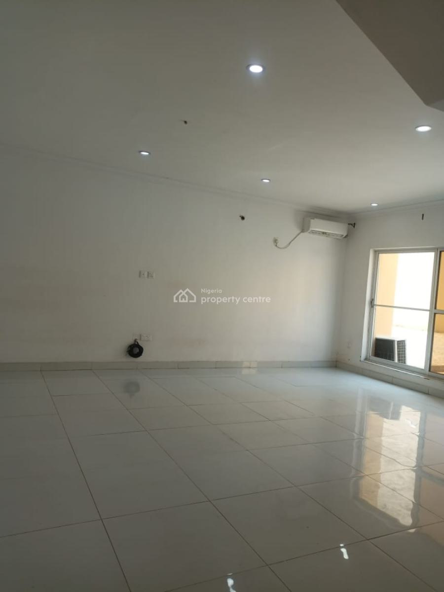 Large Studio Apartment in an Estate, Lekki, Lagos, Flat / Apartment for Rent