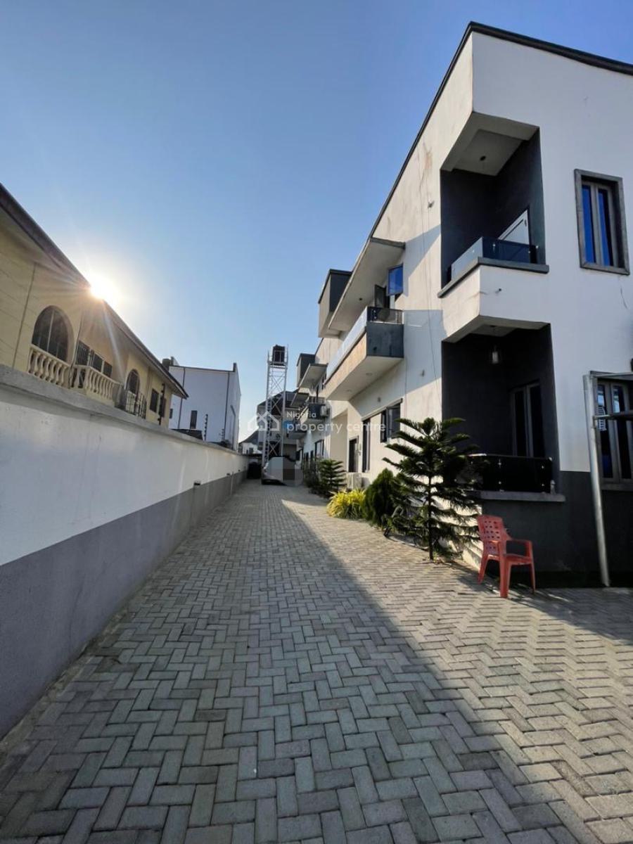 2 Bedroom Flat Apartment, Crest Villa Estate, Ologolo, Lekki, Lagos, Flat / Apartment for Rent