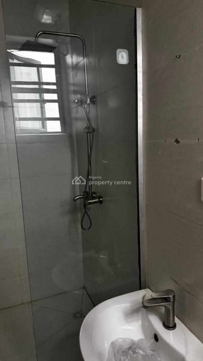 Spacious Master Bedroom Shared Apartment, Royal Pine Estate, Orchid Road, Lekki, Lagos, Self Contain (single Rooms) for Rent