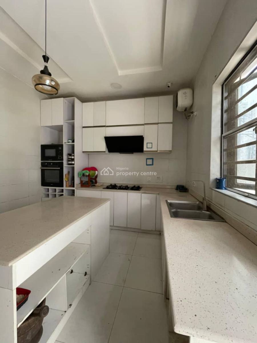 Spacious Master Bedroom Shared Apartment, Royal Pine Estate, Orchid Road, Lekki, Lagos, Self Contain (single Rooms) for Rent