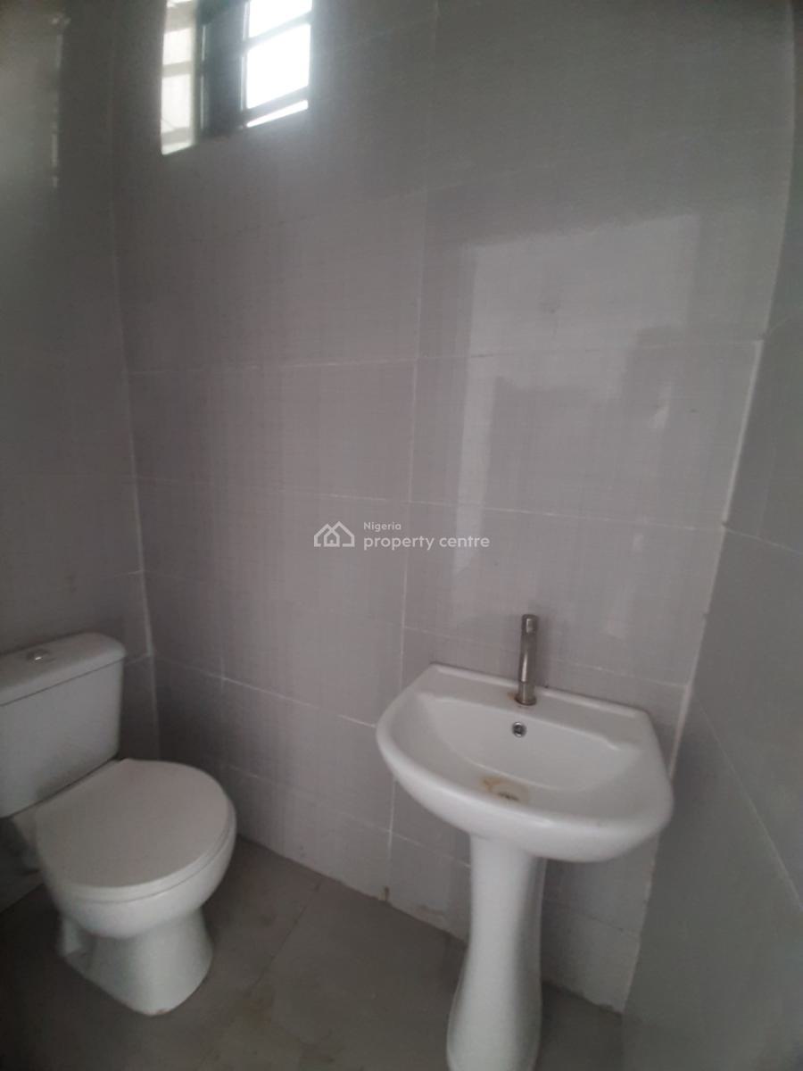 New and Serviced 1 Bedroom En-suite Flat with an Enclosed Fitted Kitch, Before Chevron Drive 2nd Toll Gate, Ologolo, Lekki, Lagos, Flat / Apartment for Rent