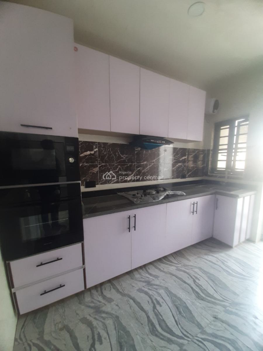 New and Serviced 1 Bedroom En-suite Flat with an Enclosed Fitted Kitch, Before Chevron Drive 2nd Toll Gate, Ologolo, Lekki, Lagos, Flat / Apartment for Rent