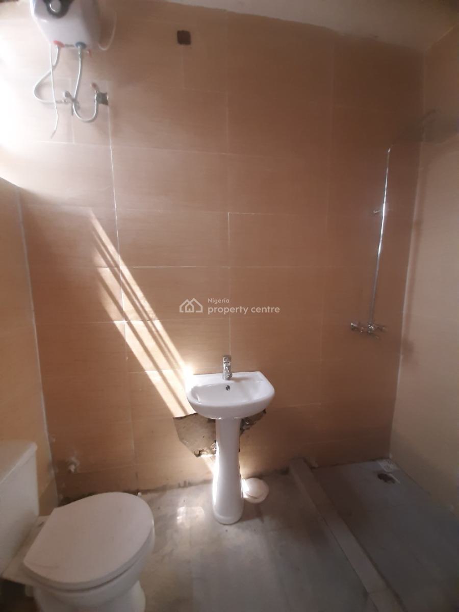 New and Serviced 1 Bedroom En-suite Flat with an Enclosed Fitted Kitch, Before Chevron Drive 2nd Toll Gate, Ologolo, Lekki, Lagos, Flat / Apartment for Rent