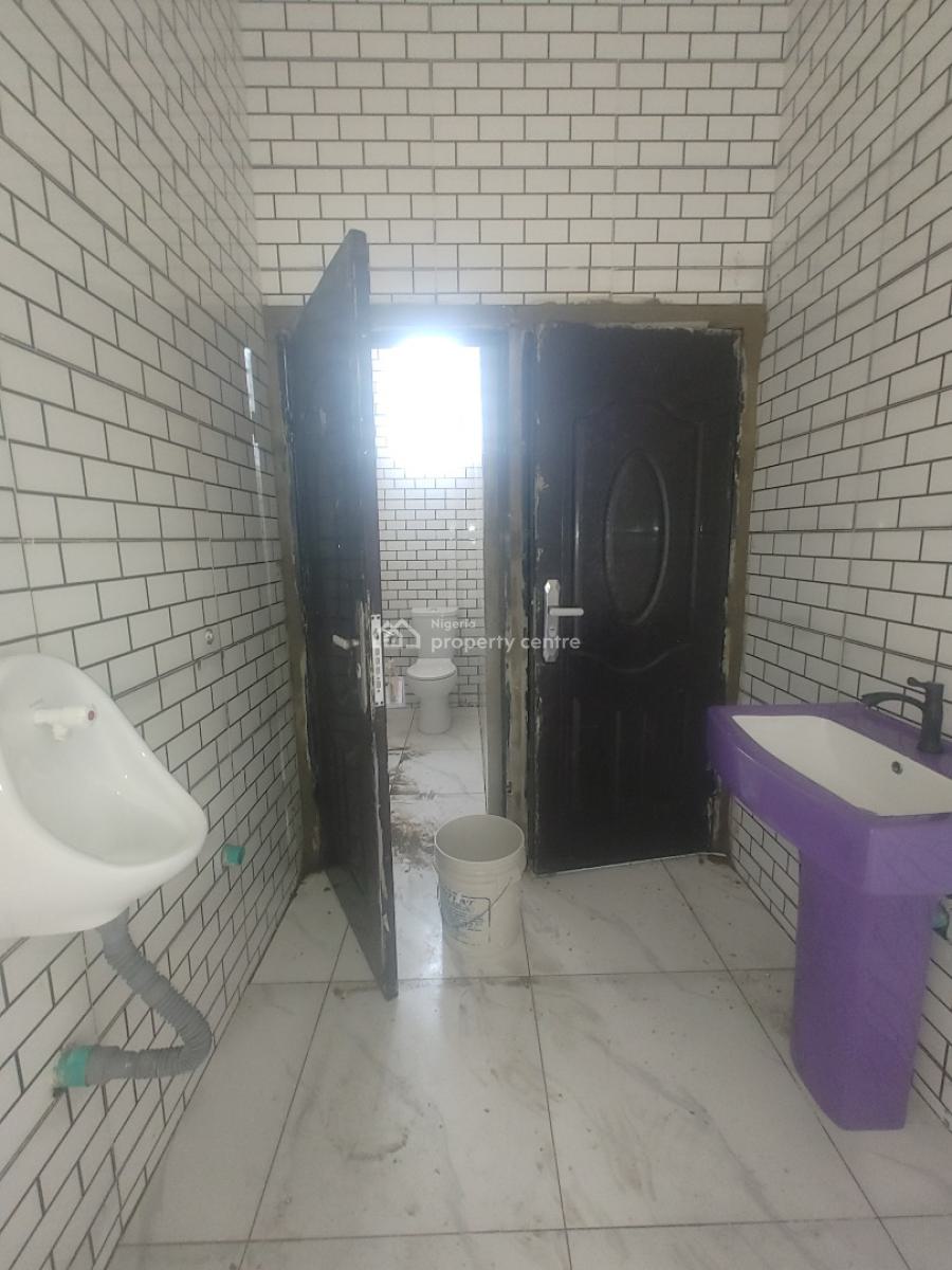 Spacious Shop Facing The Expressway, Abijo, Lekki, Lagos, Shop for Rent