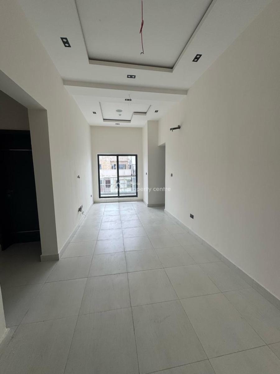 Spacious 2 Bedroom Apartment, Lekki Phase 1, Lekki, Lagos, Flat / Apartment for Rent