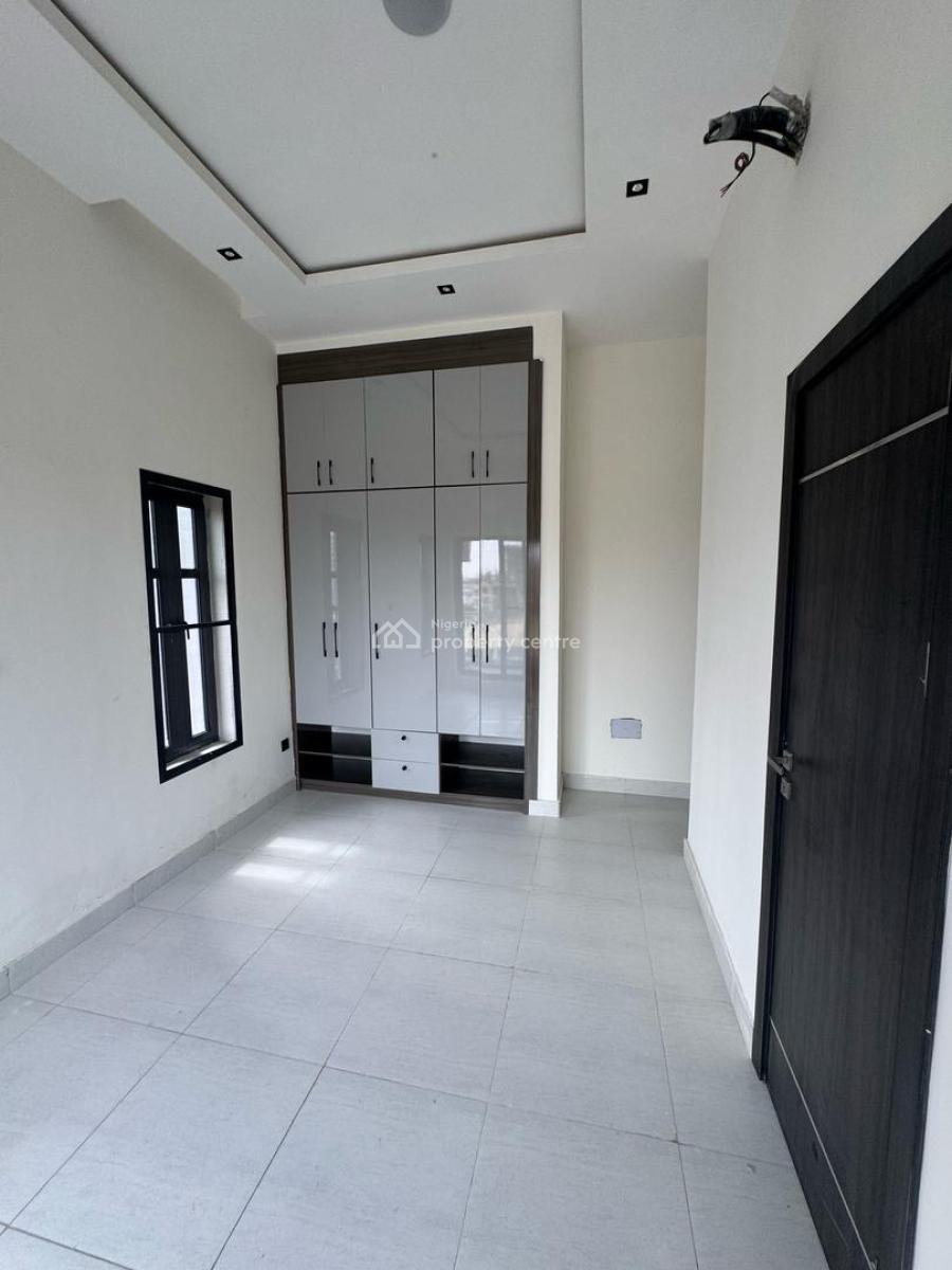 Spacious 2 Bedroom Apartment, Lekki Phase 1, Lekki, Lagos, Flat / Apartment for Rent