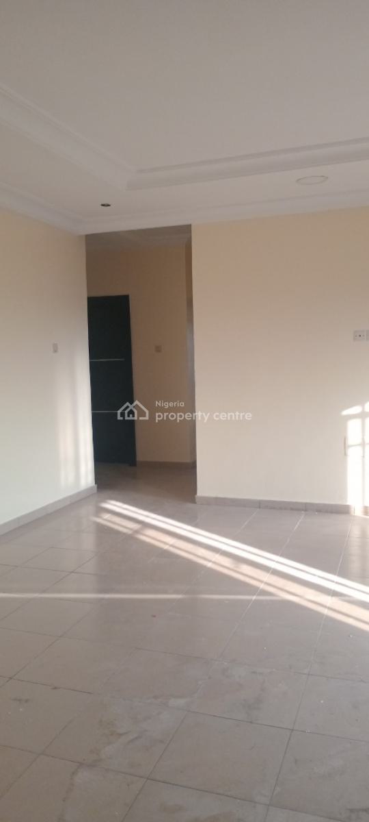 Flat, Off Mobil Road, Ilaje, Ajah, Lagos, Flat / Apartment for Rent