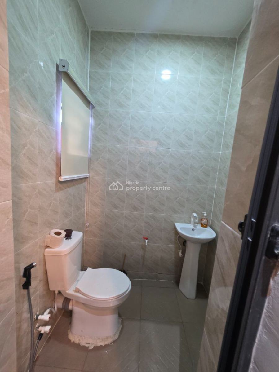 Alpha Apartment, 44 Olonode Street, Alagomeji, Yaba, Lagos, Mini Flat (room and Parlour) Short Let